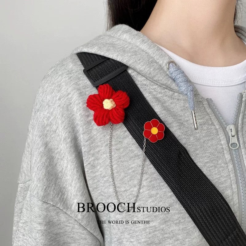 Cartoon trend brooch