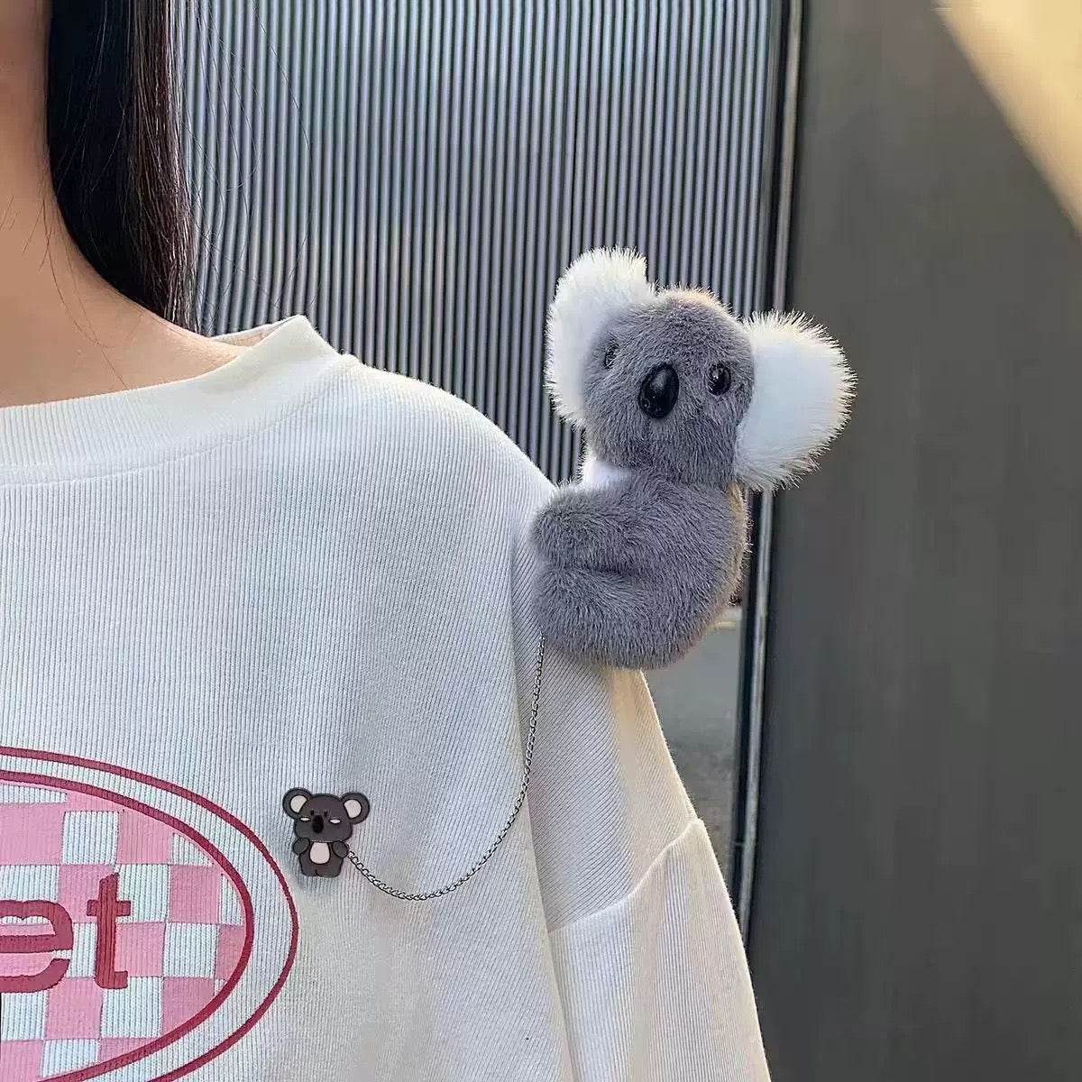 Cartoon trend brooch